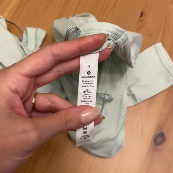 Lulu lemon Crop Top - Picture 5 of 5